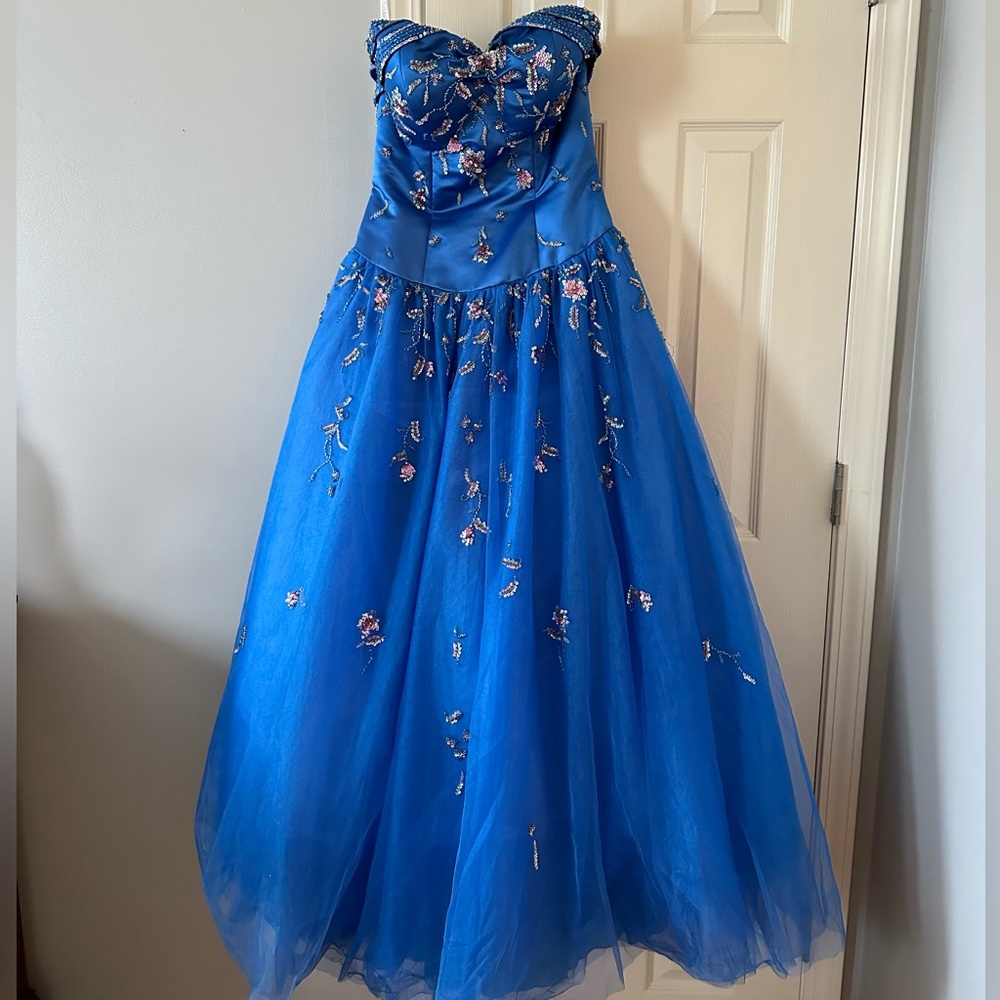 Mary’s Strapless Dress